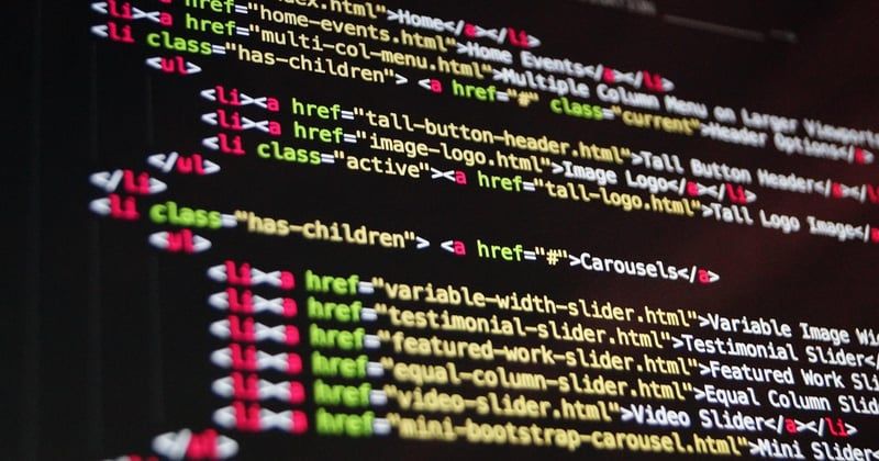 Nom de domaine, hébergeur, CMS : l'ordre qui évite de tout refaire