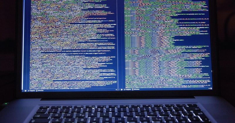 Comment fonctionne un site web côté serveur : le guide complet